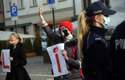 Pikieta solidarnościowa przed komisariatem policji - zdjęcie 3