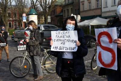 Pikieta solidarnościowa przed komisariatem policji - zdjęcie 10