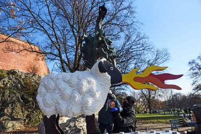 Waleczna owca obok Smoka Wawelskiego - zdjęcie 7