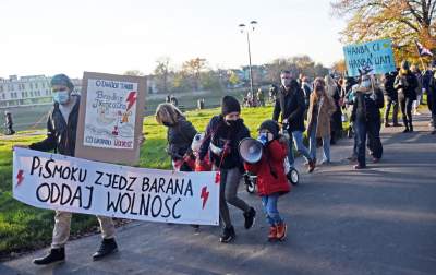 Protest matek Polek z dziećmi: barwny i spokojny... - zdjęcie 18