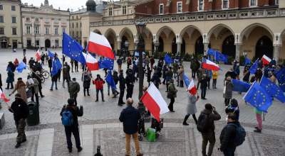 "My zostajemy. Jesteśmy Europą", protest na Rynku - zdjęcie 12