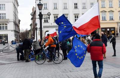 "My zostajemy. Jesteśmy Europą", protest na Rynku - zdjęcie 4