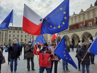 "My zostajemy. Jesteśmy Europą", protest na Rynku - zdjęcie 1