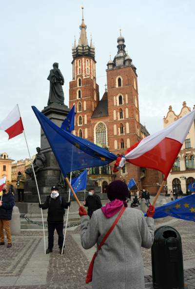 "My zostajemy. Jesteśmy Europą", protest na Rynku - zdjęcie 15