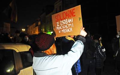 Manifestacja solidarnościowa z szykanowanymi dziennikarzami - zdjęcie 26