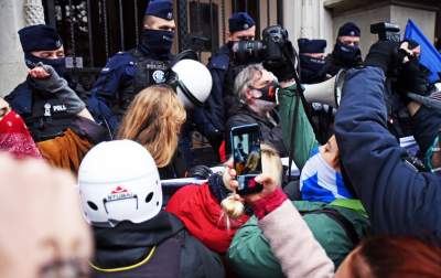 Wielotysięczny pochód przez miasto: "Mamy prawo. Głos to za mało" - zdjęcie 38