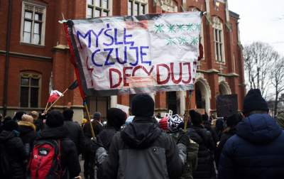 Wielotysięczny pochód przez miasto: "Mamy prawo. Głos to za mało" - zdjęcie 43