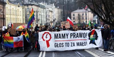 Wielotysięczny pochód przez miasto: "Mamy prawo. Głos to za mało" - zdjęcie 15