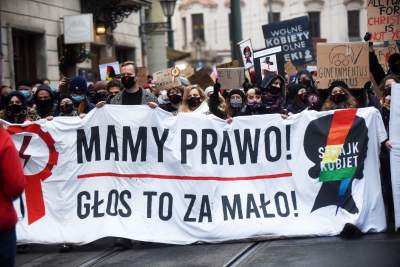 Wielotysięczny pochód przez miasto: "Mamy prawo. Głos to za mało" - zdjęcie 23