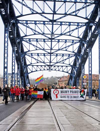 Wielotysięczny pochód przez miasto: "Mamy prawo. Głos to za mało" - zdjęcie 16