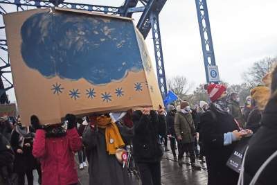 Wielotysięczny pochód przez miasto: "Mamy prawo. Głos to za mało" - zdjęcie 21