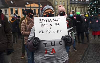 Wielotysięczny pochód przez miasto: "Mamy prawo. Głos to za mało" - zdjęcie 11