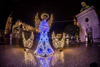 W Krakowie czuć już nastrój świąt. Rozbłysły świąteczne iluminacje - zdjęcie 8