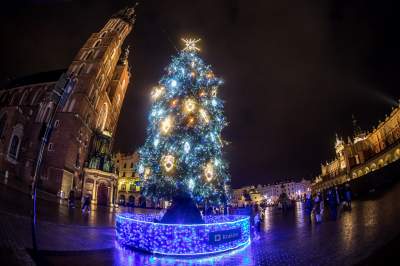 W Krakowie czuć już nastrój świąt. Rozbłysły świąteczne iluminacje - zdjęcie 10