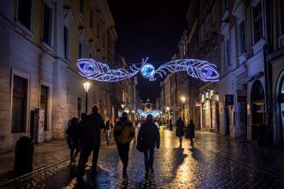 W Krakowie czuć już nastrój świąt. Rozbłysły świąteczne iluminacje - zdjęcie 16