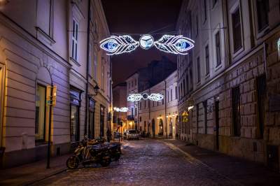 W Krakowie czuć już nastrój świąt. Rozbłysły świąteczne iluminacje - zdjęcie 19