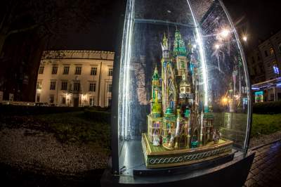 W Krakowie czuć już nastrój świąt. Rozbłysły świąteczne iluminacje - zdjęcie 7