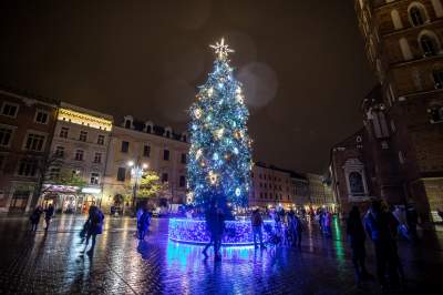 W Krakowie czuć już nastrój świąt. Rozbłysły świąteczne iluminacje - zdjęcie 4