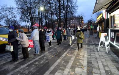 Wigilijne smaki przyciągają tłumy. Karpik w Nowej Hucie - zdjęcie 9
