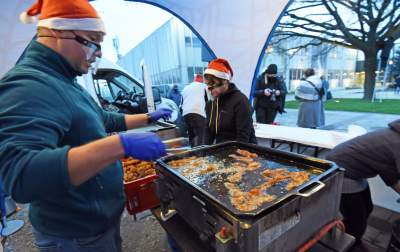Wigilijne smaki przyciągają tłumy. Karpik w Nowej Hucie - zdjęcie 4