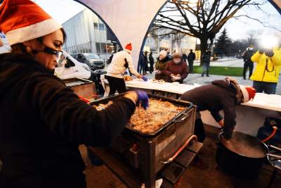 Wigilijne smaki przyciągają tłumy. Karpik w Nowej Hucie - zdjęcie 8