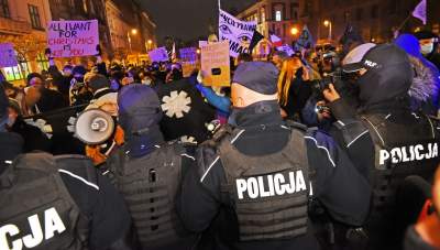 Pokojowy protest w obronie klimatu. Policja interweniuje - zdjęcie 27