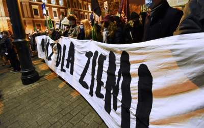 Pokojowy protest w obronie klimatu. Policja interweniuje - zdjęcie 22