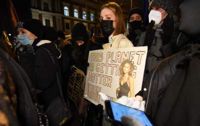 Pokojowy protest w obronie klimatu. Policja interweniuje - zdjęcie 13