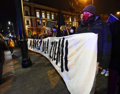 Pokojowy protest w obronie klimatu. Policja interweniuje - zdjęcie 11