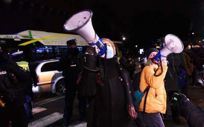 Pokojowy protest w obronie klimatu. Policja interweniuje - zdjęcie 15