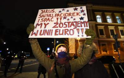 Pokojowy protest w obronie klimatu. Policja interweniuje - zdjęcie 20