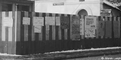 Płot okalający remontowany kościółek Św. Idziego