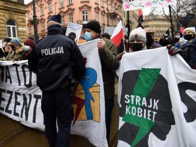 "Proszę mnie nie bić". Protest Strajku Kobiet w Krakowie - zdjęcie 7