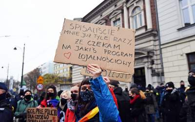 "Proszę mnie nie bić". Protest Strajku Kobiet w Krakowie - zdjęcie 28