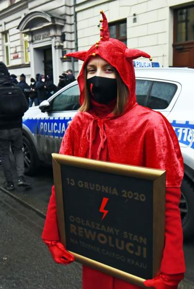 "Proszę mnie nie bić". Protest Strajku Kobiet w Krakowie - zdjęcie 23