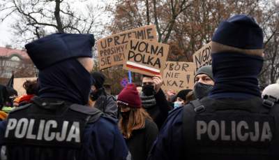 "Proszę mnie nie bić". Protest Strajku Kobiet w Krakowie - zdjęcie 21