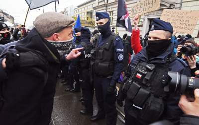 "Proszę mnie nie bić". Protest Strajku Kobiet w Krakowie - zdjęcie 18