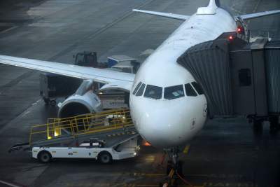 Balice: im udało się wrócić z Londynu... (21 grudnia 2020) - zdjęcie 3