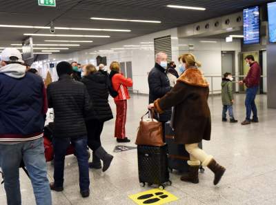 Balice: im udało się wrócić z Londynu... (21 grudnia 2020) - zdjęcie 11