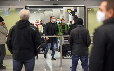 Balice: im udało się wrócić z Londynu... (21 grudnia 2020) - zdjęcie 18