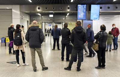 Balice: im udało się wrócić z Londynu... (21 grudnia 2020) - zdjęcie 12