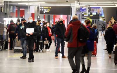 Balice: im udało się wrócić z Londynu... (21 grudnia 2020) - zdjęcie 17