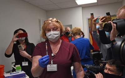 Tak ruszyły w Krakowie szczepienia przeciwko COVID - zdjęcie 8