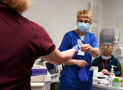 Tak ruszyły w Krakowie szczepienia przeciwko COVID - zdjęcie 22