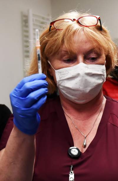 Tak ruszyły w Krakowie szczepienia przeciwko COVID - zdjęcie 7