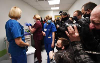 Tak ruszyły w Krakowie szczepienia przeciwko COVID - zdjęcie 3