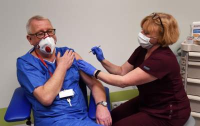 Tak ruszyły w Krakowie szczepienia przeciwko COVID - zdjęcie 23