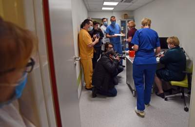 Tak ruszyły w Krakowie szczepienia przeciwko COVID - zdjęcie 13