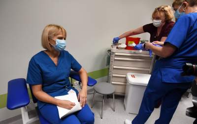 Tak ruszyły w Krakowie szczepienia przeciwko COVID - zdjęcie 4