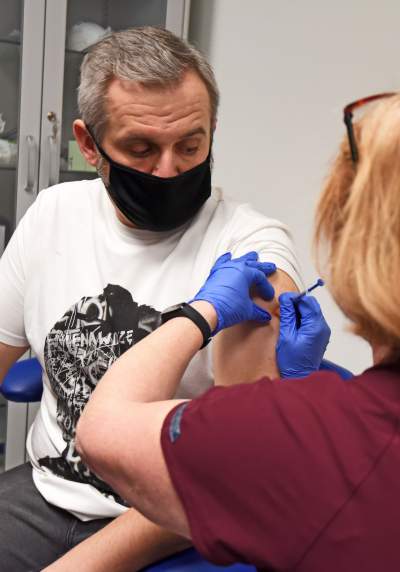 Tak ruszyły w Krakowie szczepienia przeciwko COVID - zdjęcie 19